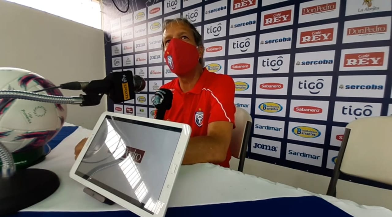 Conferencia de Prensa con Carlos Restrepo post thumbnail image