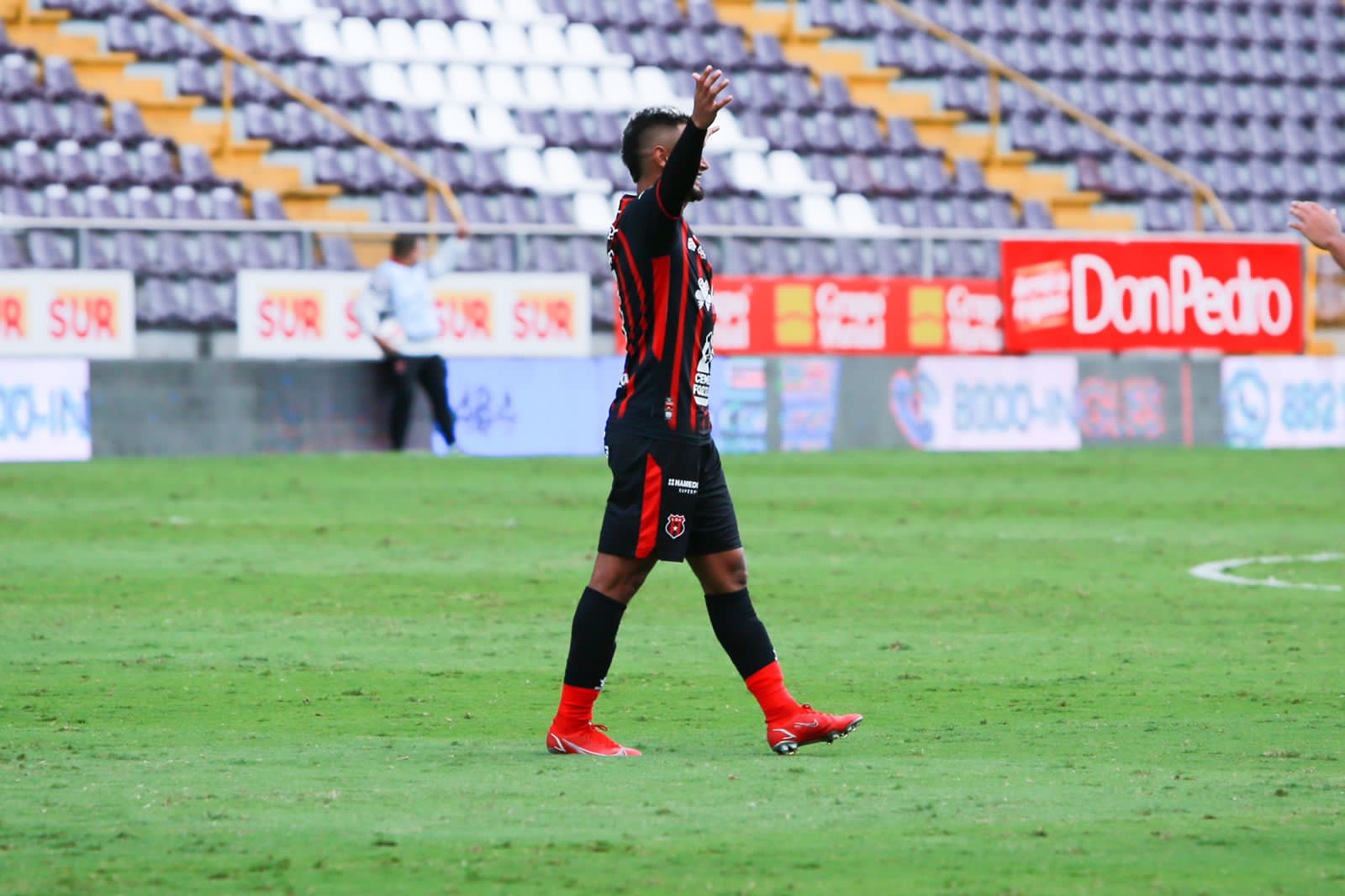 Alajuelense venció 2-0 sin problemas al Santos de Guápiles post thumbnail image